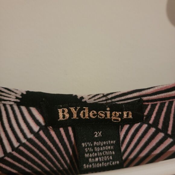 Bydesign 2x Top Button Accents Geometric Pattern Blouse Pink Black - Picture 3 of 5